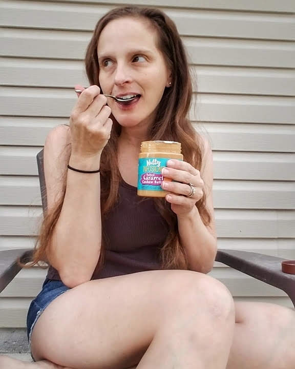 mommyrunsit's tweet photo. [#ad] I used @NOWFoods Salted Caramel Cashew Butter to make cookies, and they turned out sooo good! It tastes yummy straight from the jar too. #sweatpinkpartner #cashewbutter @FitApproach https://t.co/1gbst4s0f4