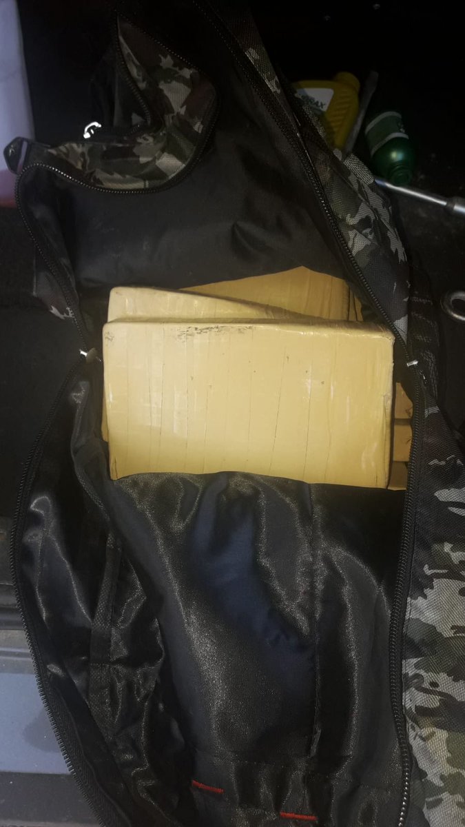 albanoleonardo's tweet photo. 10.575 kg de cocaína fueron incautados en una camioneta guiada por un hombre domiciliado en Rivera en el departamento de Durazno por personal de Policía de Tránsito. https://t.co/kZv2miHaKJ