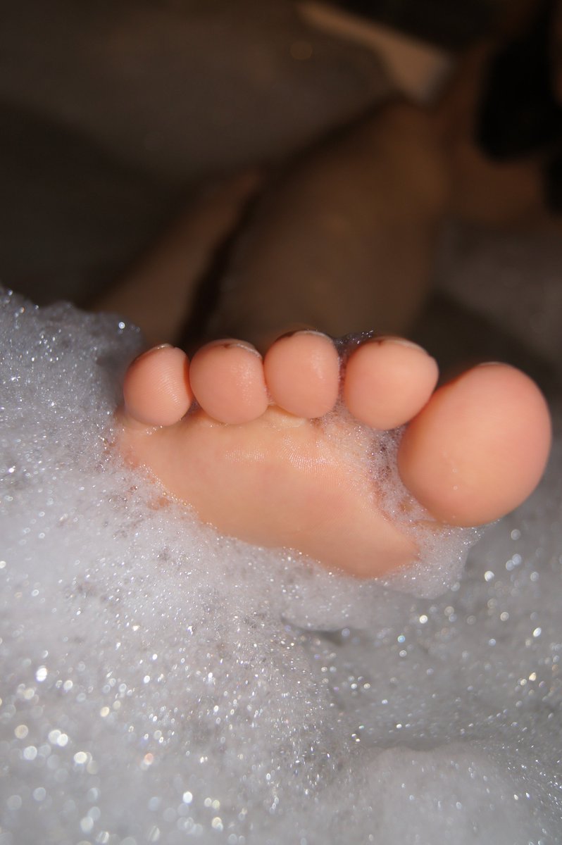 60rinkya's tweet image. ストレス吹っ飛ばすジェットバス
#足裏 #生足 #足フェチ #恋足 #feetporn #裏垢