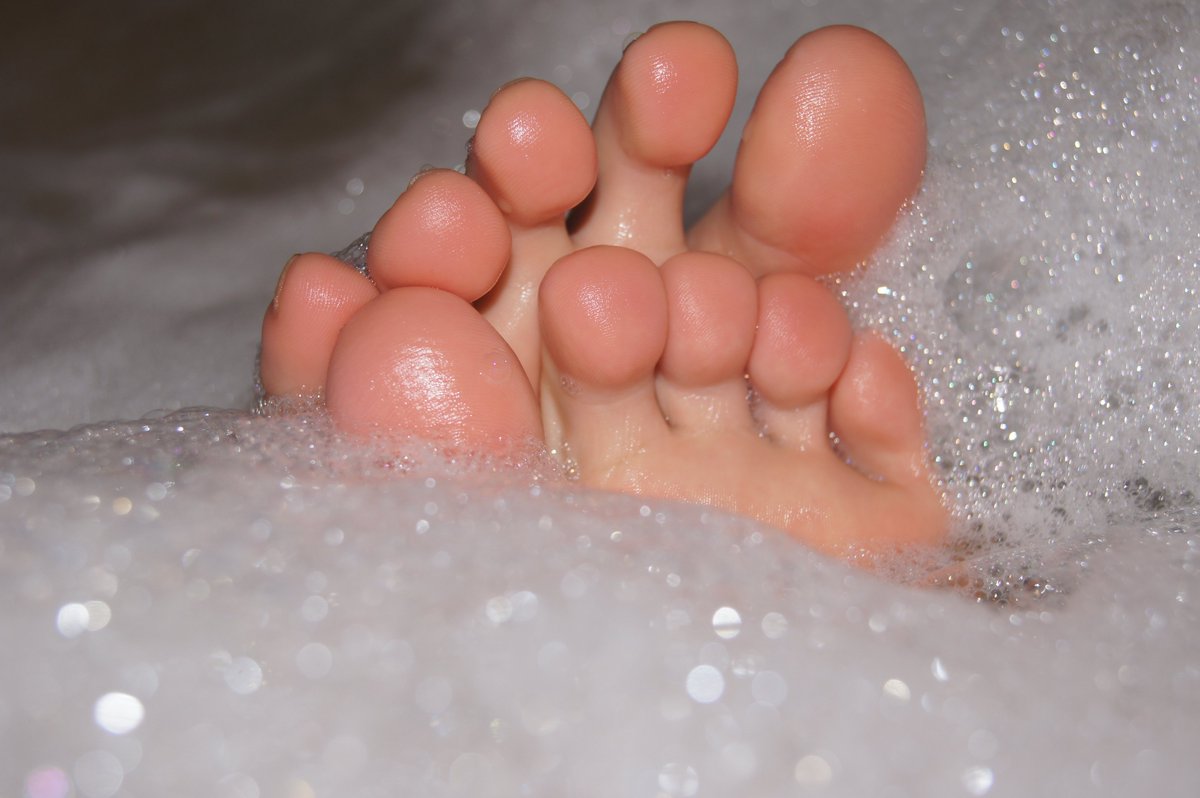 60rinkya's tweet image. ストレス吹っ飛ばすジェットバス
#足裏 #生足 #足フェチ #恋足 #feetporn #裏垢