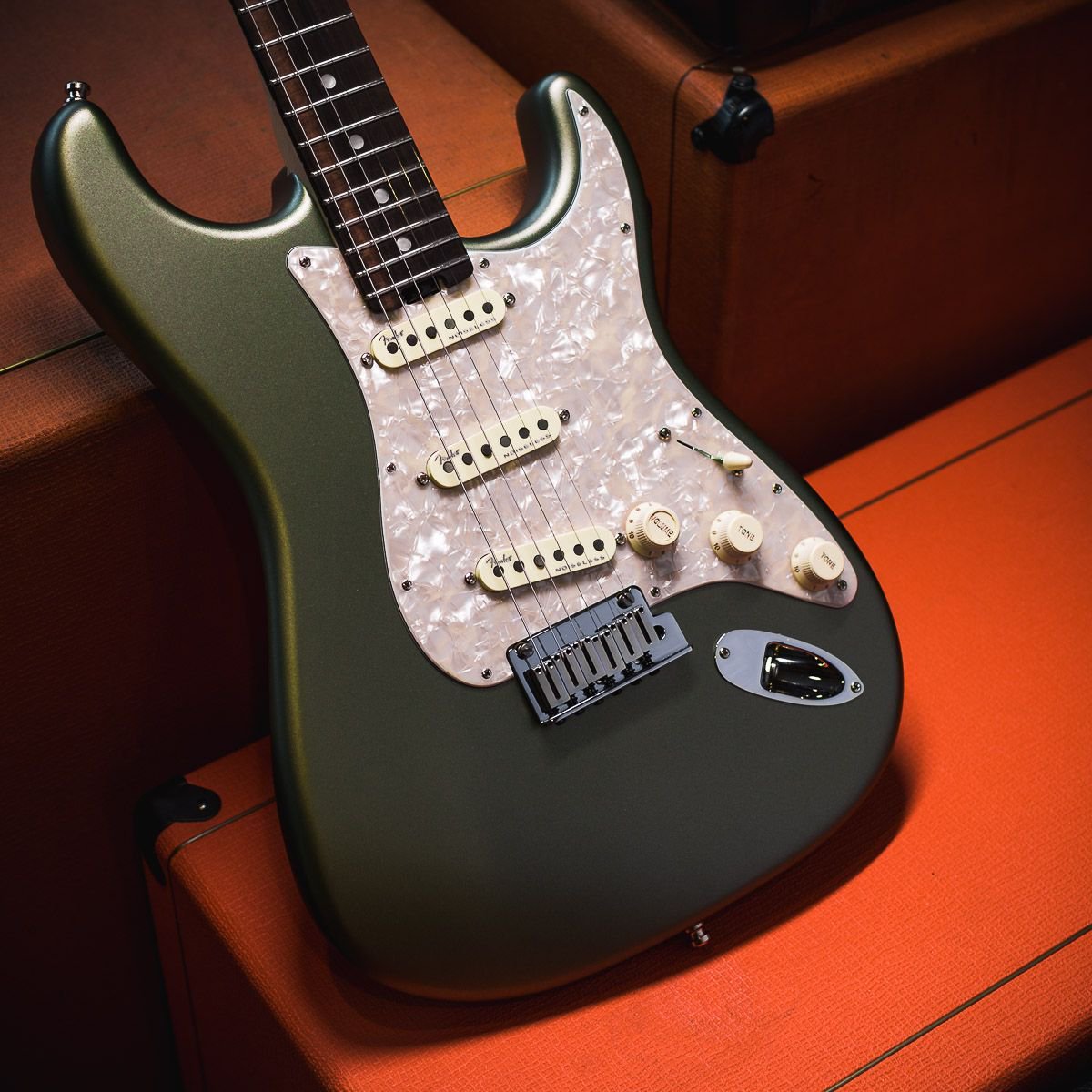 ChicagoMusicEx's tweet photo. Fresh for 2019 it's a #Fender American Elite #Stratocaster in Satin Jade Pearl Metallic with 4th Gen Noiseless Pickups. You may have a #Strat you've never heard one like this! https://t.co/0N3BBdRaAz?
#strattalk #fenderstrat #strats #cme #chicagomusicexchange #fenderguitar https://t.co/SsCNFB7NUT