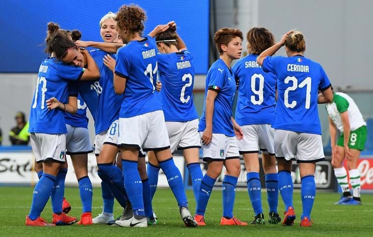 Azzurri's tweet photo. #Nazionale Femminile⚽️
Procede spedita la marcia verso il Mondiale: Irlanda battuta in rimonta con i gol di #Bonansea e #Sabatino

➡️ Il report del match: https://t.co/t4oNEyt8qG

#VivoAzzurro #ItaliaIrlanda🇮🇹🇮🇪 https://t.co/C9NPTsCaxV