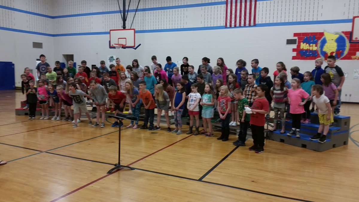 cellogrl33's tweet photo. 2nd graders having a great time rehearsing for their program! @OacSchool https://t.co/9vpdw1BZ4l