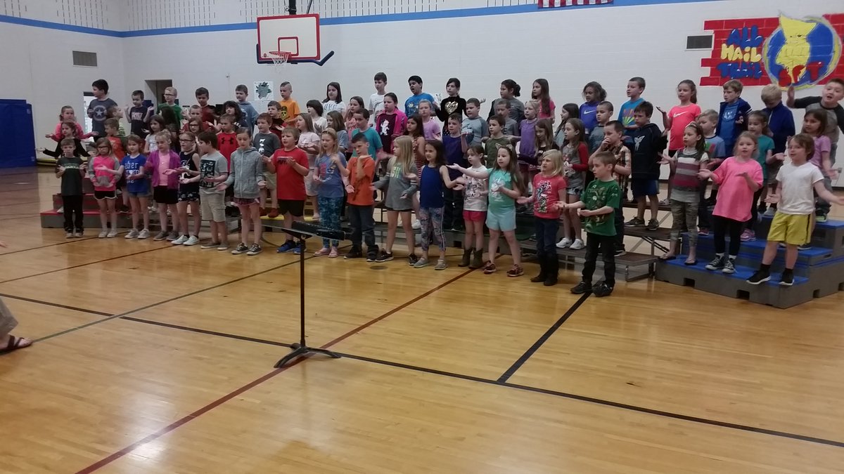 cellogrl33's tweet photo. 2nd graders having a great time rehearsing for their program! @OacSchool https://t.co/9vpdw1BZ4l