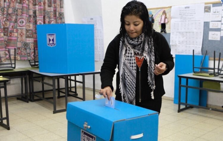 diegobarr23's tweet photo. Me explican de que trata el apartheid y genocidio del que se habla? Yo veo que en #IsraelVotes2019 musulmanes, arabes, judios tienen derecho a votar para elegir el futuro de su pais. Que no te engañen, el apartheid y genocidio NO EXISTEN en Israel #unicademocraciaenmediooriente https://t.co/vN9qo5ITAJ