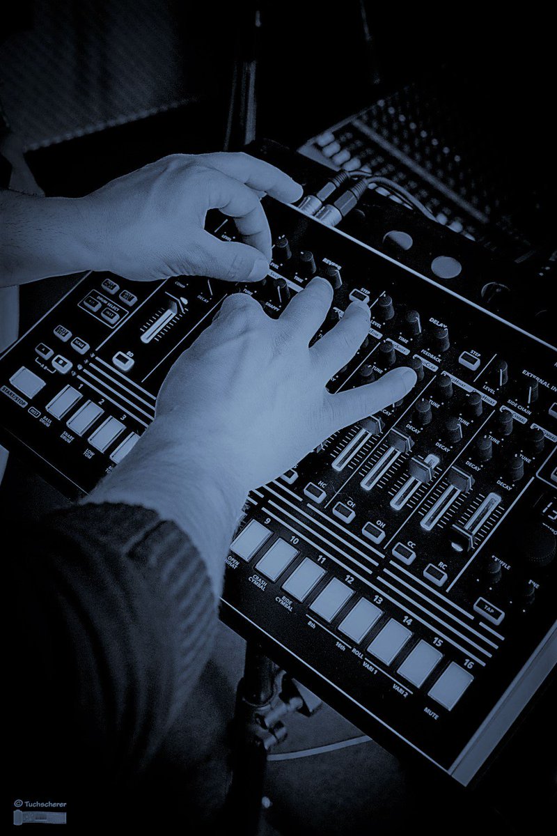 EJECYOriginal's tweet photo. #Roland #Tr8#808 #Ejecy Liveact Duo #Techno #electronics https://t.co/8v6x4ZFS7O