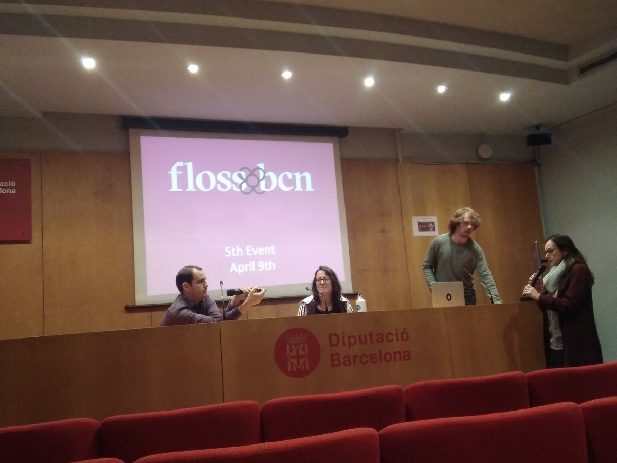 ign_david's tweet photo. Ja estem amb @flossbcn i @ApoderaDigital #flossbcn https://t.co/IGD1rE6Avk