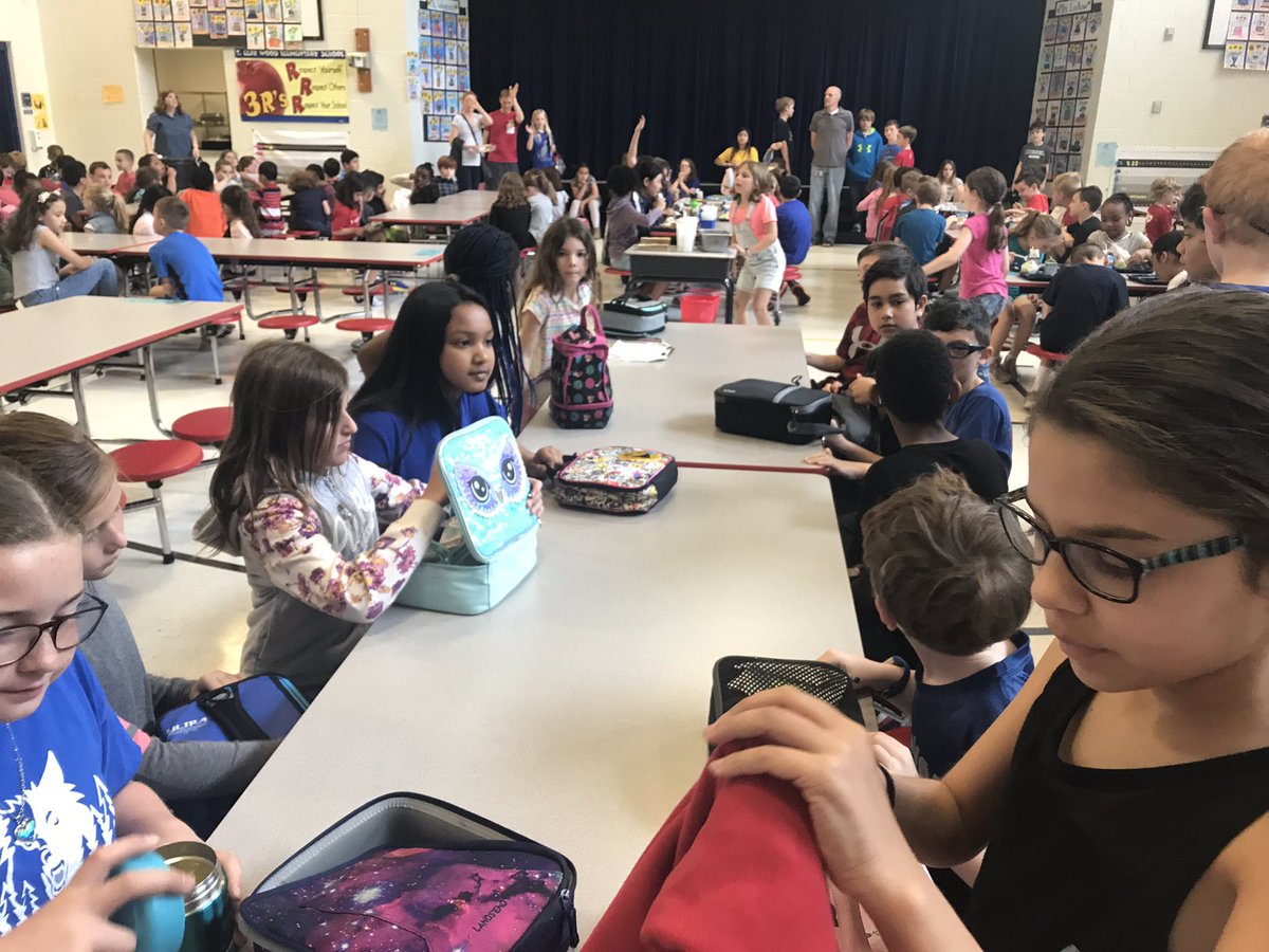 sacurry82's tweet image. Enjoying their lunches!!!!! #TimberwolvesRock    #SpringTwitterChallenge     @AndrewBuchheit