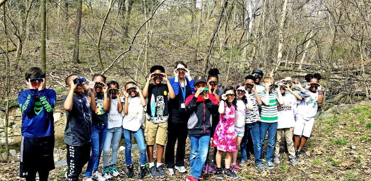 BeckyCasserly's tweet photo. It's a beautiful day for a nature trail hike with 3rd graders!🌲 #RangerCasserly #streamstudy @CromwellValleyE @BCPSOutdoorSci https://t.co/DTns9PvnSZ