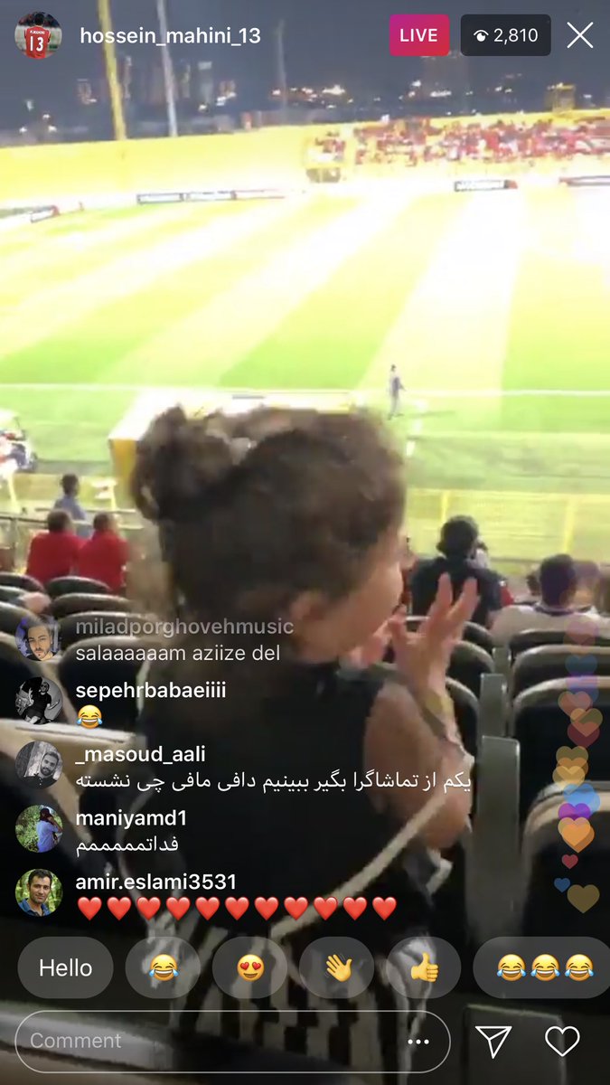 farhadeto1's tweet photo. وای چه خوبه لایوی که @HosseinMahini از د��تر نازشو بازی #پرسپولیس_الاهلی تو دبی
چه سخته که بابات فوتبالیست باشه اما نتونی بری سر مسابقه هاش
راستی چه حالی میده با گوشی با صدای عباس قانع😉 https://t.co/LwD1DfJYPO