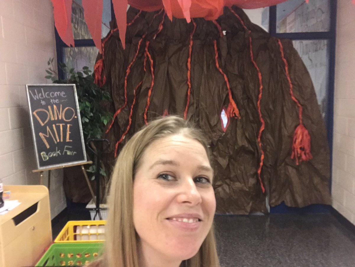 sacurry82's tweet image. Come Check out our book fair!!!! It’s Dino-Mite!!!! #SpringTwitterChallenge    #TimberwolvesRock @AndrewBuchheit