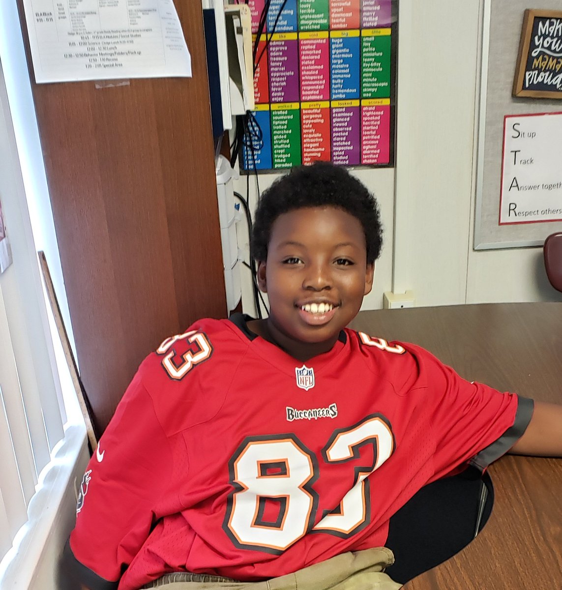 Volusia_Pines's tweet image. Today for #SELebrationWeek we are teaming up to make the world a kinder place! Teamwork makes the dream work! @sel_vcs #SELVCS