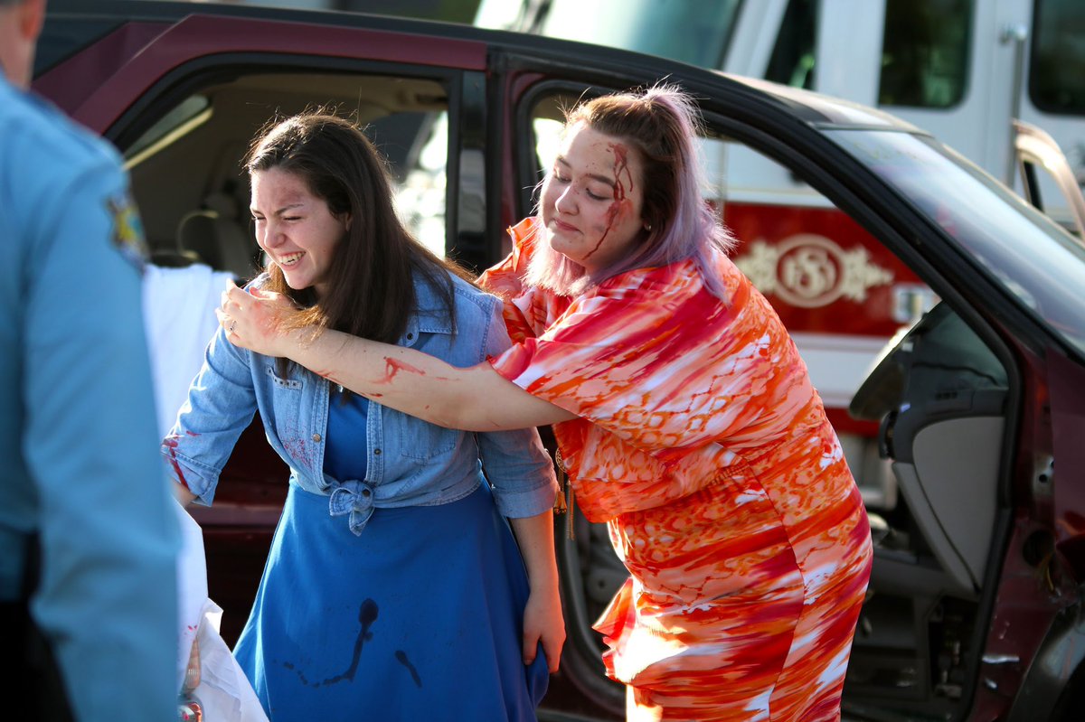 SHSTripodium's tweet photo. Salina South students participate in a mock car crash, warning and preparing the student body to drive safely over prom weekend and to avoid drunk/distracted driving

@SOUTHSAFE https://t.co/1K1vIS6zQL