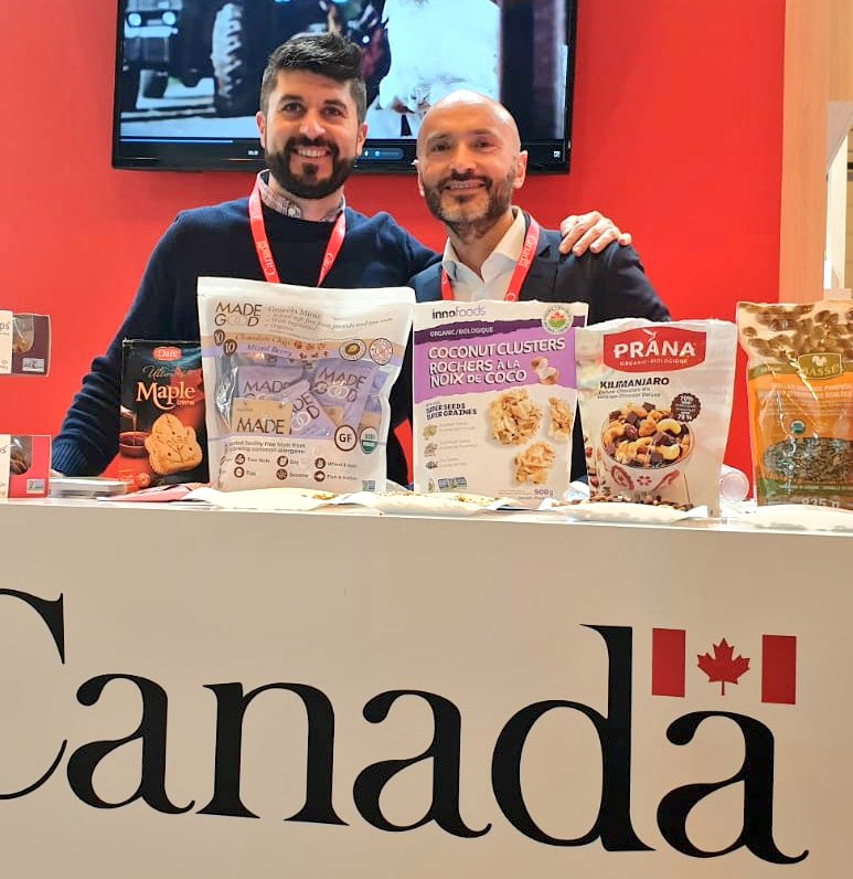 Y por supuesto Canadá en @SalonGourmets #SG19
Gracias por pensar en los celíacos a la hora de facilitar la importación de productos #GlutenFree 
Estos se pueden encontrar en <a href="/TasteOfAmericaE/">Taste of America</a> y #Costco 
Gracias <a href="/CanadaSpain1/">Maximo Hurtado TCS 🇨🇦🇪🇸</a>!!
