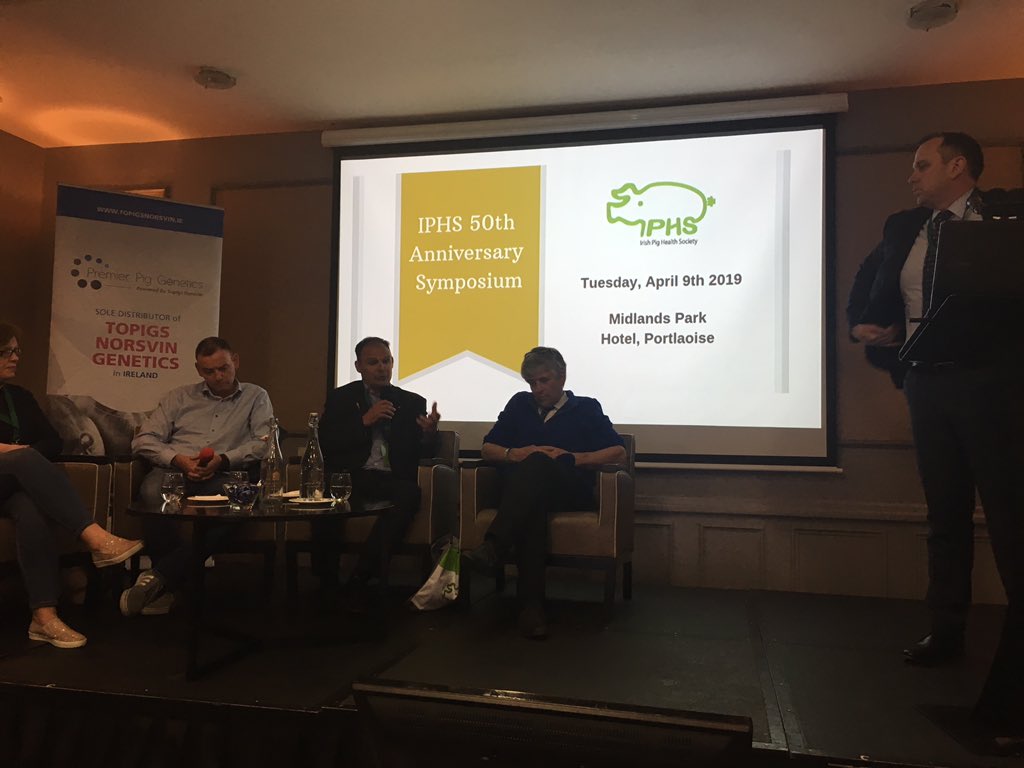 ShaneMcAuliffe1's tweet photo. Justin McCarthy of @farmersjournal is now panelling a farmer discussion on health and welfare #IPHS19 https://t.co/ZOwz7zjTnr