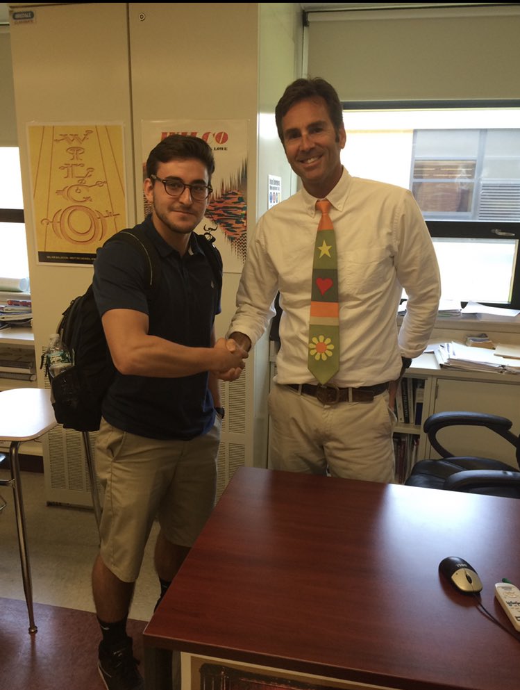 jackfein609's tweet photo. Hey y’all, be sure to take philosophy with the 🐐 teacher @MainlandAPUSH. Maybe one day he’ll even let you shake his hand #jackfein https://t.co/xDSlV6Y9DH