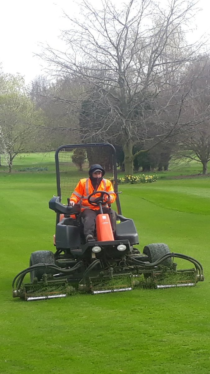 IPGCourseupdate's tweet photo. IMPORTANT.2 INCIDENTS TODAY!!!  ALL OF MY STAFF NOW WEAR HI VIZ. DO NOT CONTINUE TO USE THEM FOR TARGET PRACTICE.  GREENSTAFF HAVE PRIORITY AT ALL TIMES.  PLEASE WAIT FOR THEM TO MOVE BEFORE HITTING YOUR SHOT !! THANK YOU. @IngestreParkGC @andyb381 @IanDaviesEEEgol @dazjones_757 https://t.co/qSQpFT5rah