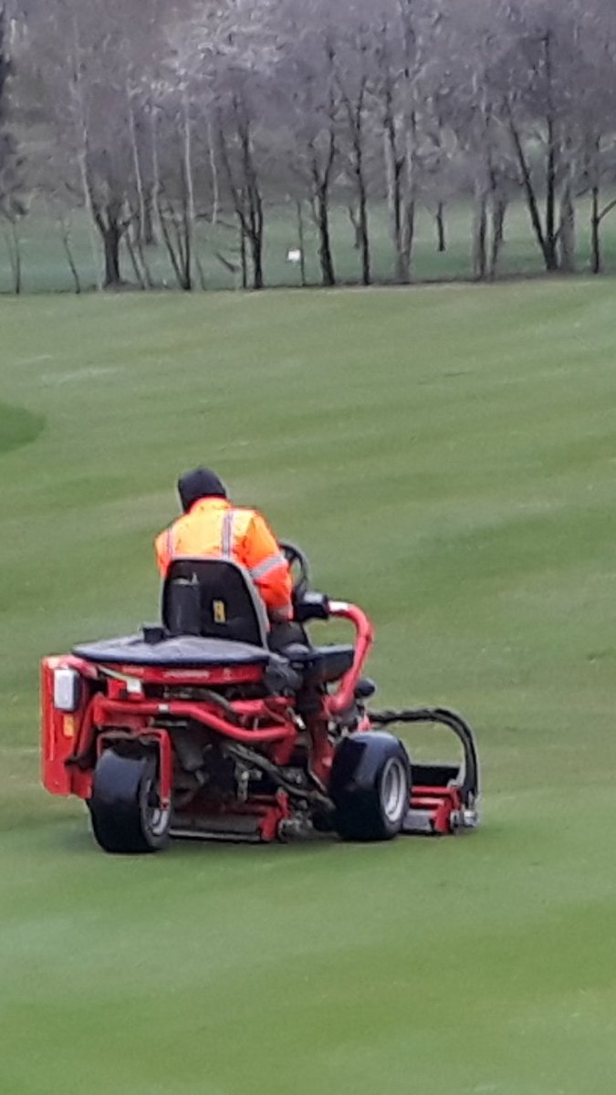 IPGCourseupdate's tweet photo. IMPORTANT.2 INCIDENTS TODAY!!!  ALL OF MY STAFF NOW WEAR HI VIZ. DO NOT CONTINUE TO USE THEM FOR TARGET PRACTICE.  GREENSTAFF HAVE PRIORITY AT ALL TIMES.  PLEASE WAIT FOR THEM TO MOVE BEFORE HITTING YOUR SHOT !! THANK YOU. @IngestreParkGC @andyb381 @IanDaviesEEEgol @dazjones_757 https://t.co/qSQpFT5rah