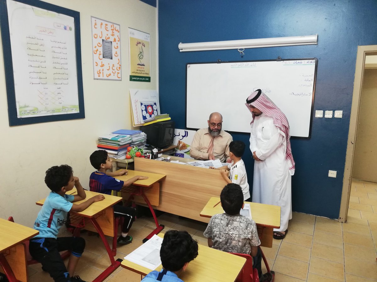 tlaa33148's tweet photo. ضمن مبادرة تحصيل قسم الصفوف الأولية بتعليم جدة ينفذ اختبار نواتج التعلم لقياس التحصيل الدراسي  للصفوف الأولية  في مدرستنا العامرة صباح اليوم بمتابعة مشرف الصفوف الأولية بمكتب تعليم رابغ  عادل السليهبي
#الملف_الإعلامي_بوزارة_التعليم
#تعليم_جدة https://t.co/GlriXDcaeQ
