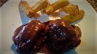 JoseDG68's tweet photo. Carrilleras de cerdo en salsa de vino tinto.
https://t.co/v3pwIzH3UN https://t.co/ULSj2z5e9A