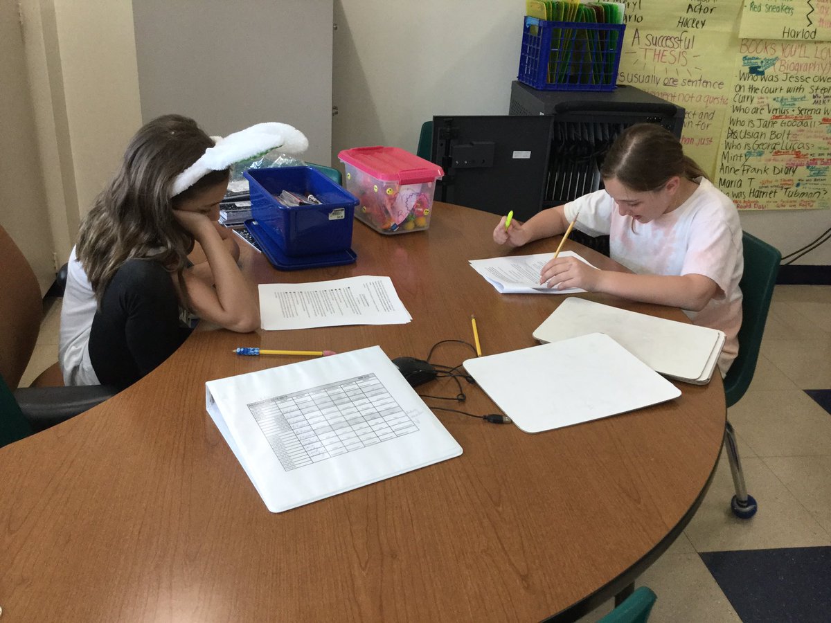 FifthGradeCWC's tweet photo. I love what the room sounds like during partner read. So much good reading occurring in this class #proudteacher #parccprep https://t.co/atfGBpfZF2