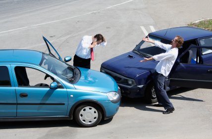 SaanichPolice's tweet photo. New threshold for police attendance at vehicle crashes.  No injuries, no crime, no dispute &amp; damage less than $10K = no police.  Simply pull off the roadway, exchange info &amp; make a claim.  BC Gov release: https://t.co/QBDmNCLGGg https://t.co/TyiA4TmcYV