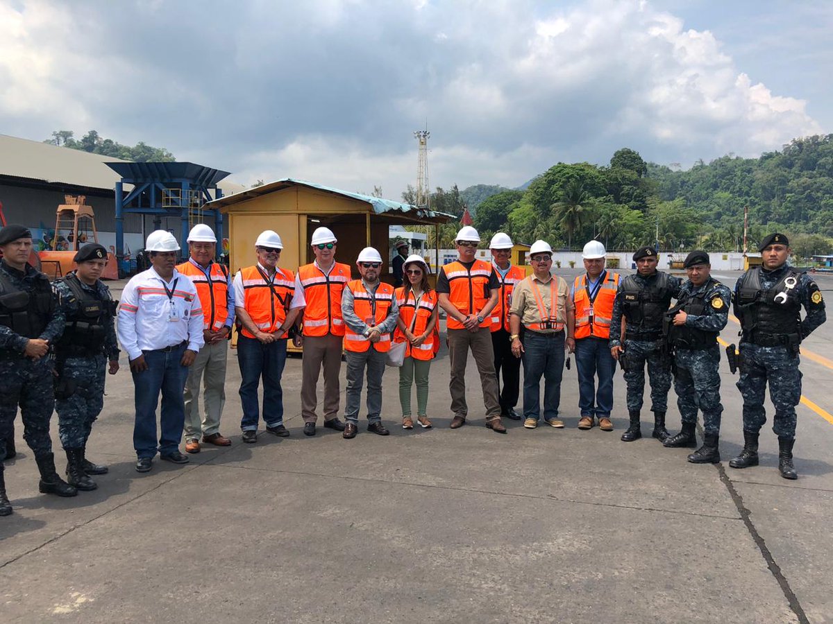 cpngobgt's tweet image. @empornac @Cpngobgt en el desarrollo de la Práctica Nacional de Protección Portuaria procuran un acertado manejo de crisis ante amenazas reales, dentro del marco dl cumplimiento del Código PBIP
#codigoPBIP
#practicaprotecciongt
#practicaempornac
#practicaproteccioncpn