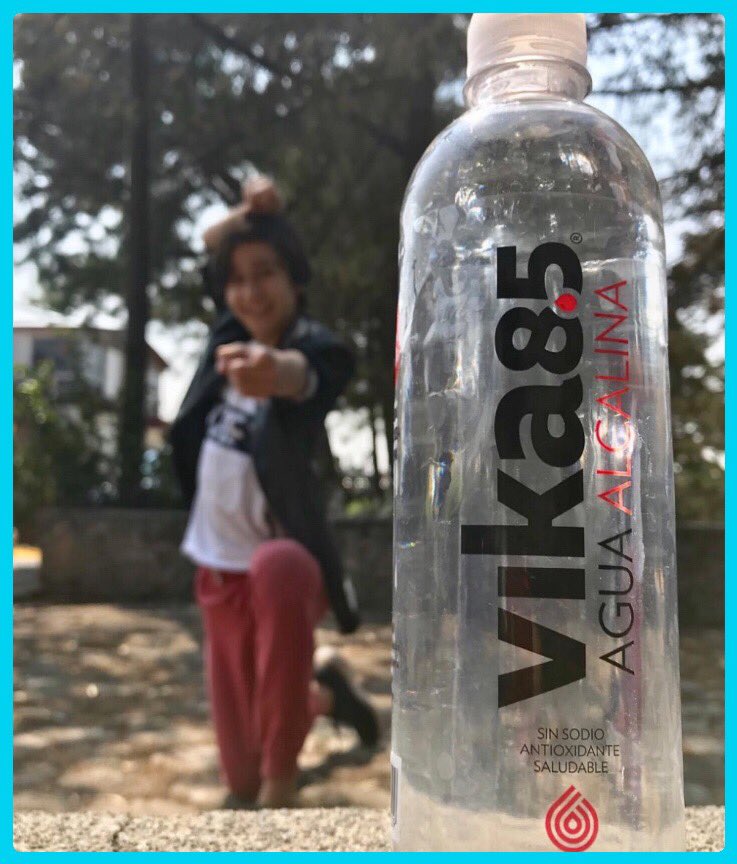 Vika85Water's tweet photo. ¿Cuáles son los beneficios de Vika 8.5? Uno de los principales beneficios del agua alcalina es su capacidad para ayudar al cuerpo a eliminar los desechos y a neutralizar los niveles de acidez, previniendo así el desarrollo de muchas enfermedades y combatiendo el reflujo ácido. https://t.co/fO3t13eosZ