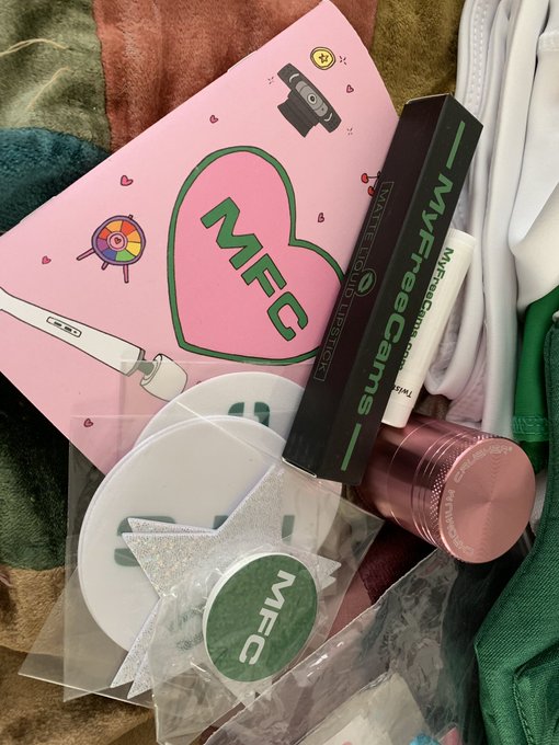 Blair Lennox’s pics and videos