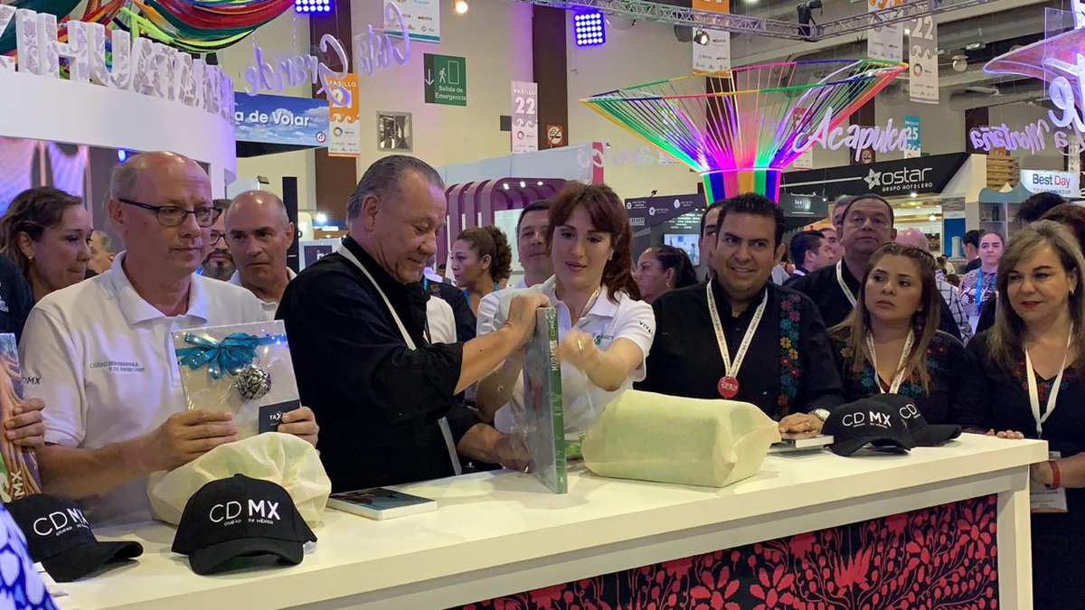 turismocdmx's tweet photo. Nos reunimos @fmpt_cdmx y @TurismoCDMX con el Secretario de Turismo de #Guerrero, @erescalona1, para firmar un convenio de colaboración. Trabajaremos de la mano con este gran estado para promover el flujo de turistas entre ambas entidades. 💪 #TianguisTuristico2019 https://t.co/ixFD1U9jXT