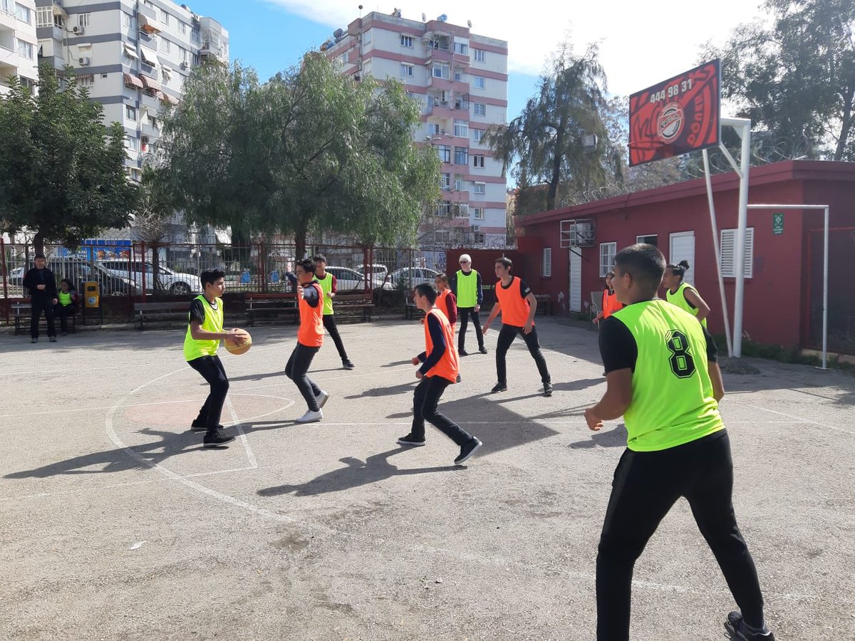 Dezavantajlı olmak spora engel olmaz dedik. Basketbol Turnuvası yaptık. Gençlerimiz çok eğlendi. Birlikte Varız,Birlikte Güçlüyüz!..dedik. #gencliksporbak #GençlikProjeleriDestekProgramı #Gençlerİçin #HayataKatıl #ŞehtTemel