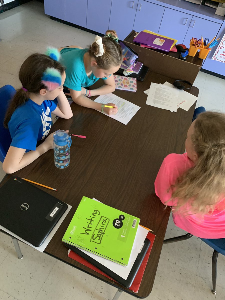 NinaJHenson's tweet photo. Round table discussion between Ss to analyze what good Informational writing should look like @HollisterElem #HESTigerfamily https://t.co/ndC5i2Jryh