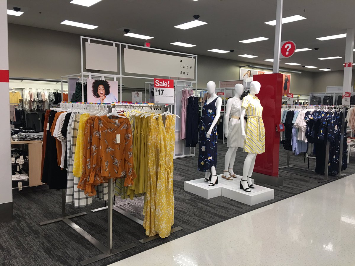 j4zellers's tweet image. #ANewDay refresh is a hit with the guests, already on backup mannequin styles!  Bring on the spring weather... #ANewDayANewMe @RicaDevas @JulieEnglar @palayeva