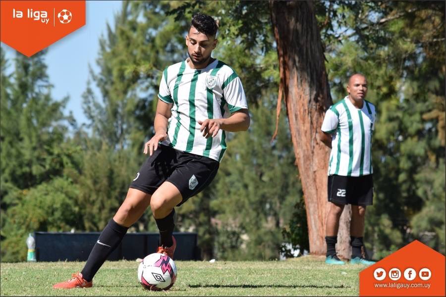 PBCMoficial's tweet photo. #PostalesDelPartido que fue victoria 1-0 frente a Fernetbache.
1️⃣ El arco está seguro con Luis 👐🏼
2️⃣ Charla de equipo 🤜🏼
3️⃣ Dribleando Servando ⚽️
4️⃣ El Festejo 🙌🏼
📸 @LaLigaUy https://t.co/b5BUc4wAIe