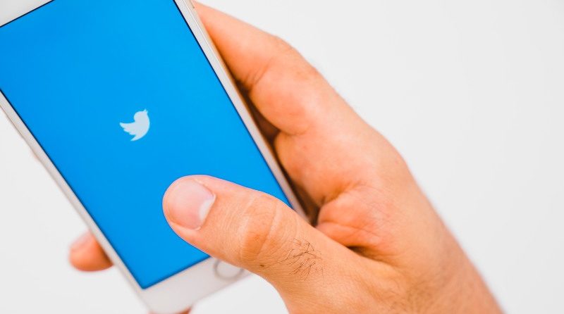 iMeelZ_es's tweet photo. Twitter limita a 400 la cantidad de usuarios que se pueden seguir al día https://t.co/cmqvkHyeEm vía @TreceBits https://t.co/UV24Cm3PYh