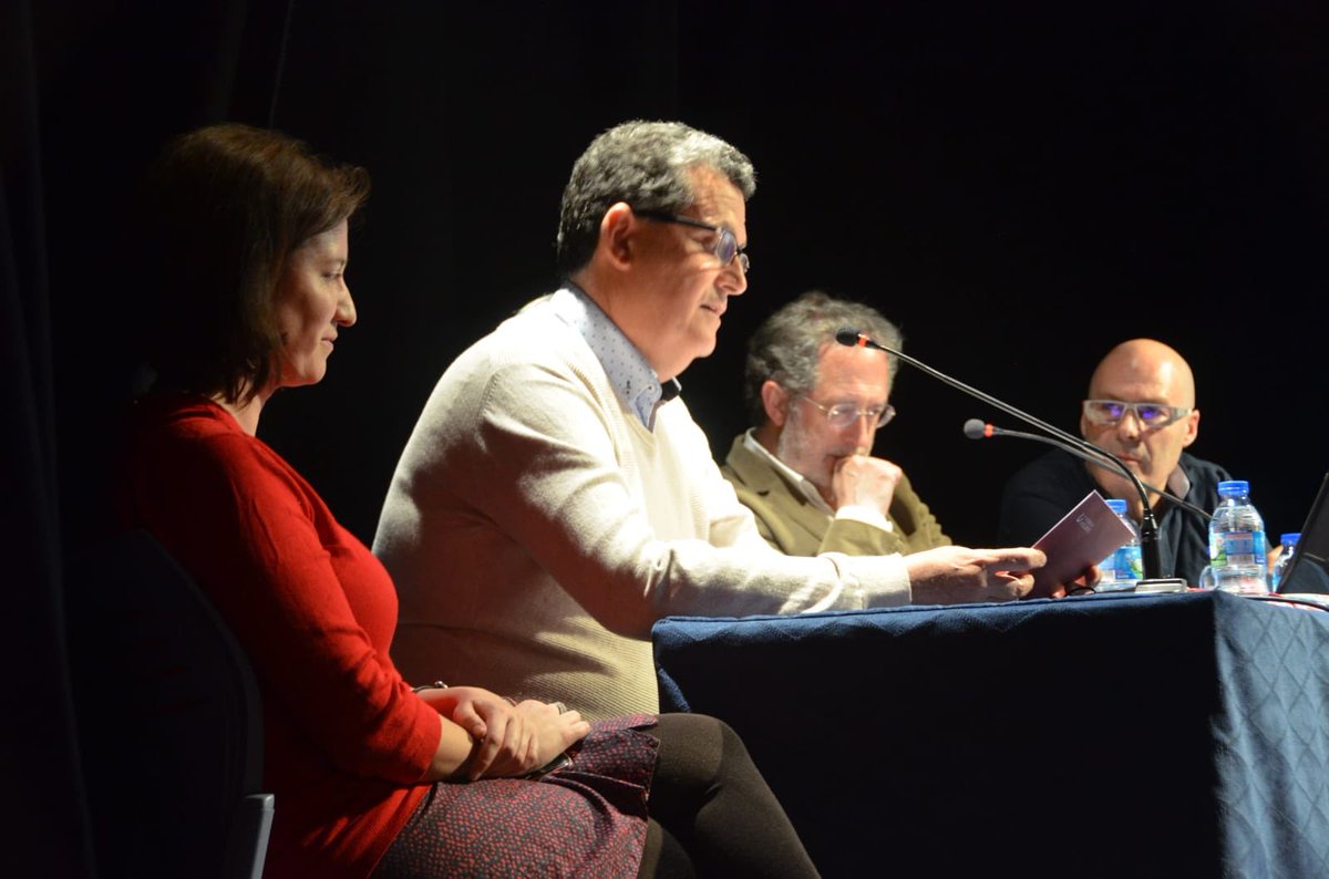 AyuntamientoVLL's tweet photo. 🗓 Concejales de #Urbanismo, @manuel_saravia, y #MedioAmbiente, @mariatuitea, asisten en la tarde de hoy, martes #9abril, al acto de Clausura de las “IV Jornadas de Patrimonio y Ciudad” que organiza la Asociación Vecinal #VillaDePrado, con la participación de #OlatzVillanueva. https://t.co/OYpr6Tgo12