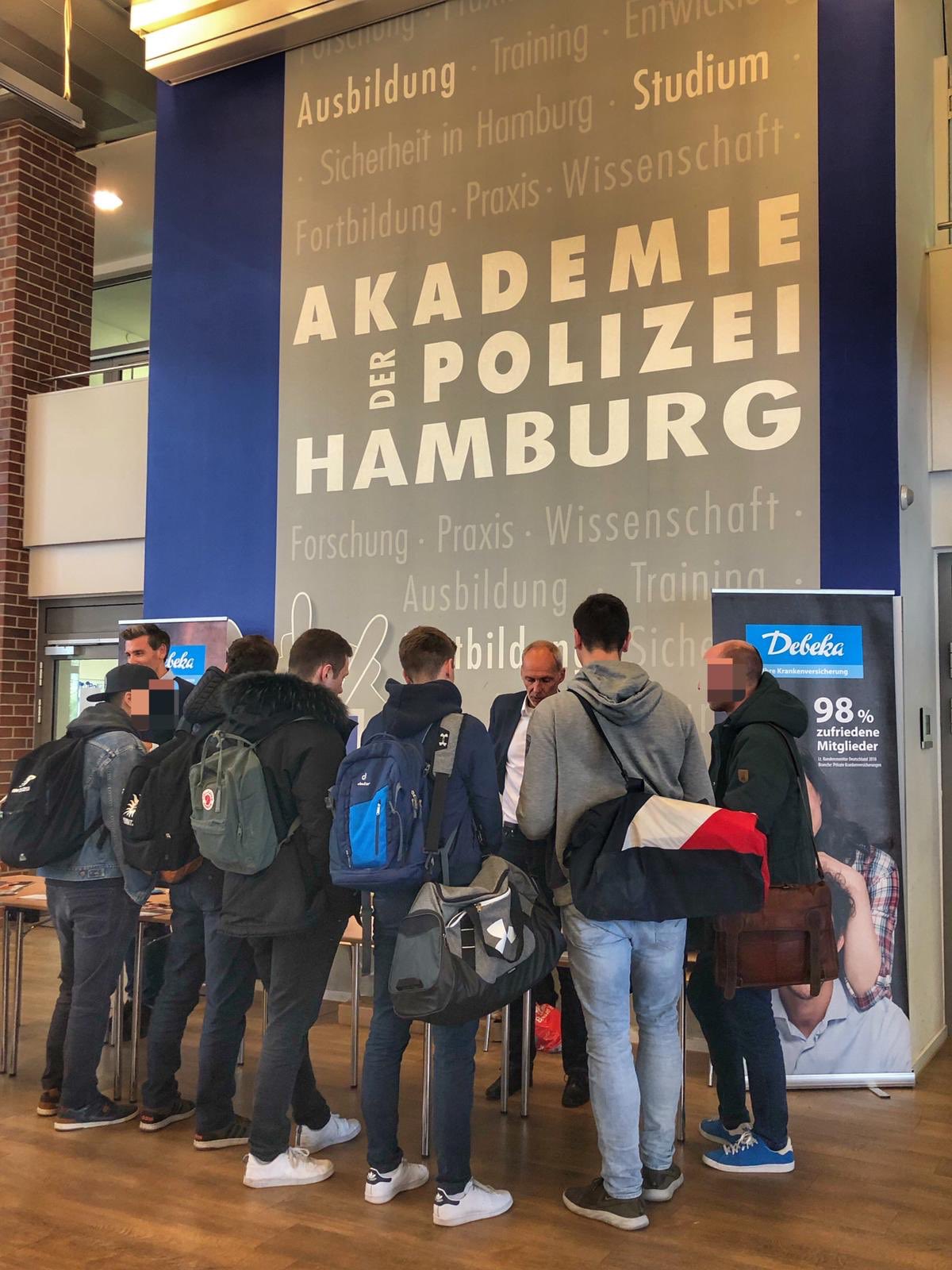 Dpolg Hamburg Dpolghh Unabhangiger Versicherungstag Fur Unsere Neuen In Der Akademie Der Polizei Wir Danken Unseren Kooperationspartnern Debeka Huk Dbv Diebayerische Dbb Vorsorgewerk bank Eg T Co
