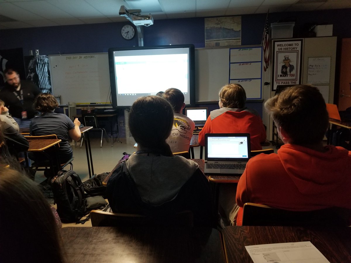 timcushman's tweet photo. The @RsideWarriors are visiting @Mauldin_High to observe the @gcschools Personalized Learning in action. @EdTechGCS #visitGCS https://t.co/r2HoY3J9He