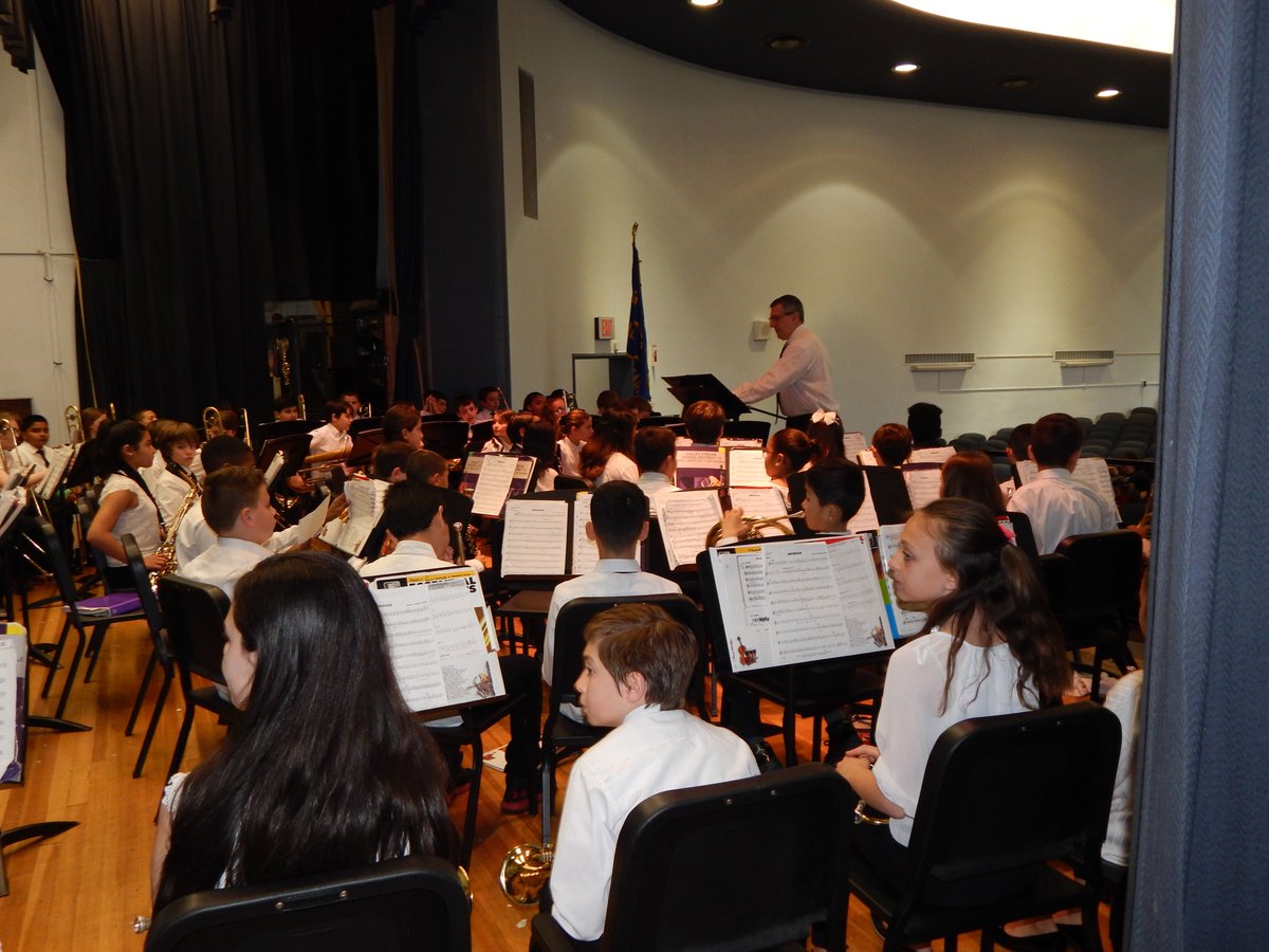KimLatremore's tweet photo. @VS13UFSD James Dever Spring concert sneak peek...our Orchestra, Band and Chorus performed for our very own Intergenerational Reading partners followed by a brunch hosted by our amazing PTA! 🎵🎶🎻🎺#DedicatedatDever Catch the live stream 4/12 @ 9 am! https://t.co/OMHXHUIRqT