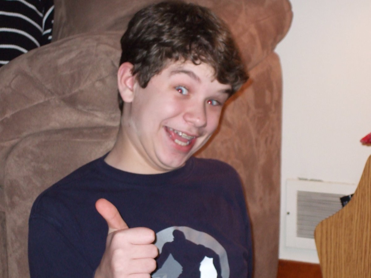 Tyler_McV's tweet photo. This is what I looked like before Valve fucking "Honey, Don't Look"-ed me. https://t.co/QkQbc3bgee