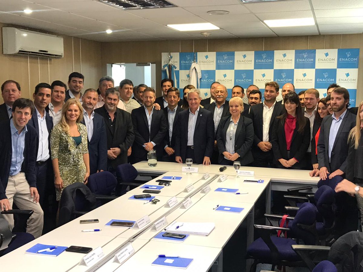 LauraBorsato2's tweet photo. Nos reunimos con Delegados de @ENACOMArgentina de todas las provincias junto @andreshibarra. Seguimos trabajando juntos, fortaleciendo el trabajo en cada región, la conectividad y la comunicacion son factores claves dentro del desarrollo economico de la Argentina. https://t.co/MNa8wTGFNt