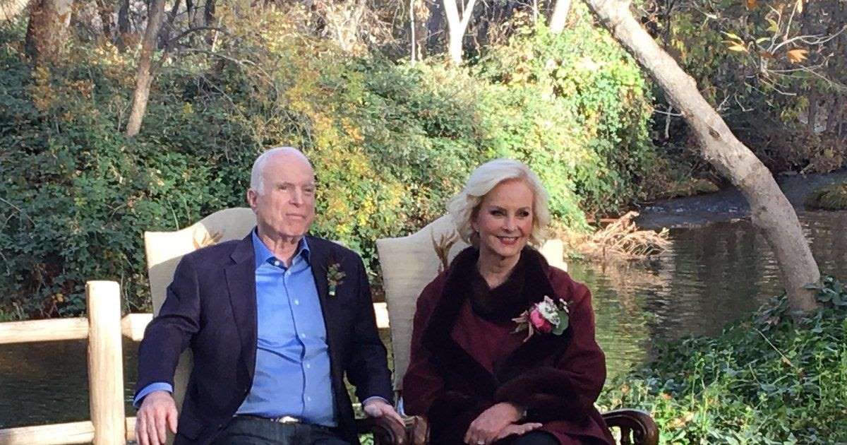 OneNationGarrod's tweet image. My heart goes out to the McCain family.  Love and prayers to you @MeghanMcCain @cindymccain buff.ly/2ULDDTn
