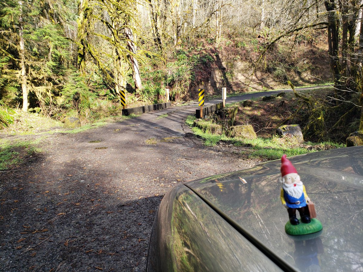 165Lacey's tweet photo. Jobsite visit adventures #romanoffreno #gnome #pioneers https://t.co/aBq46id0Hv
