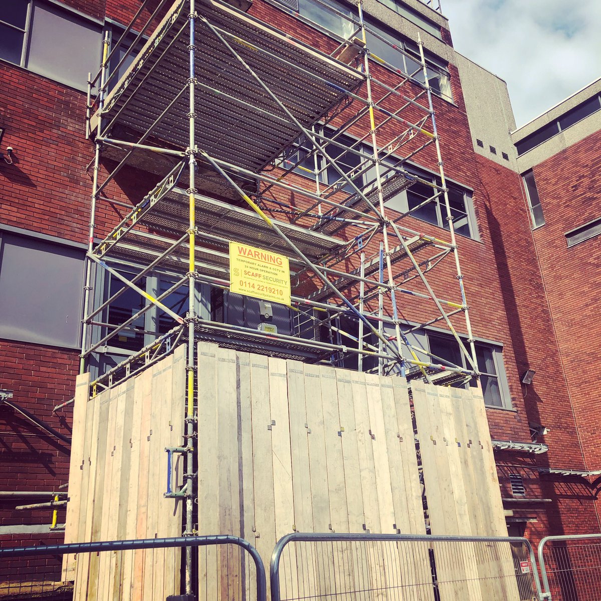 scaff_security's tweet photo. A #ssaib #insuranceapproved #Scaffoldalarm installation completed in #lancashire today by our installations department #scaffolding #scaffold #alarmed #alarm #security #sitesecurity #temporarysecurity #7dayavailability #247monitoring #nationwidecoverage #healthandsafety https://t.co/5dvqxT7oas