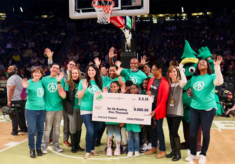 IntlPaperCo's tweet photo. This basketball season, we collaborated with @CoachingForLit to donate a total of $54,000 to local literacy programs across six states!
Learn more about the initiative: https://t.co/sH0yyobimH
#IP4Literacy #TheIPWayForward https://t.co/GMIW6NrUZi