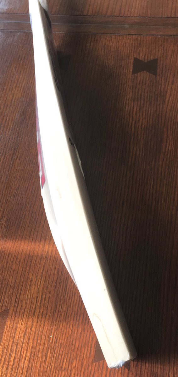Allthegear99's tweet photo. A beast of a bat! The MRF Chase Master as used and endorsed by Virat Kohli himself. Stunning piece of willow, lovely grains, sublime pickup and an exceptional ping. 

Price: £384.99
Weight: 2lb 10oz

#bestbats #cricket #kingpings #prowillow #mrf #tcs #thecricketshed #allthegear https://t.co/tIurpNCLuh
