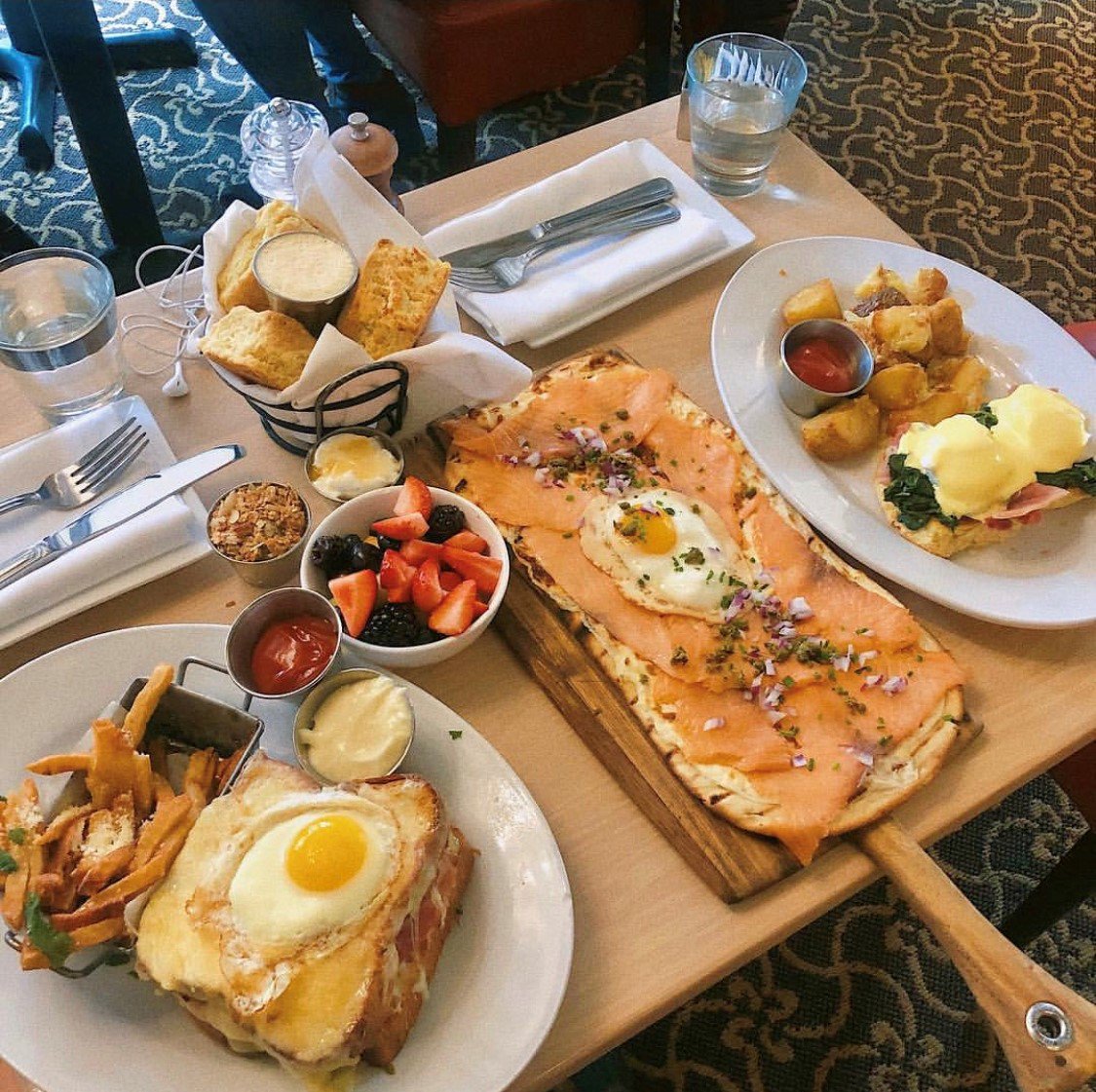 metbackbay's tweet photo. An egg for every dish! PC @handreas_foodadventures https://t.co/SDY2drSCyF