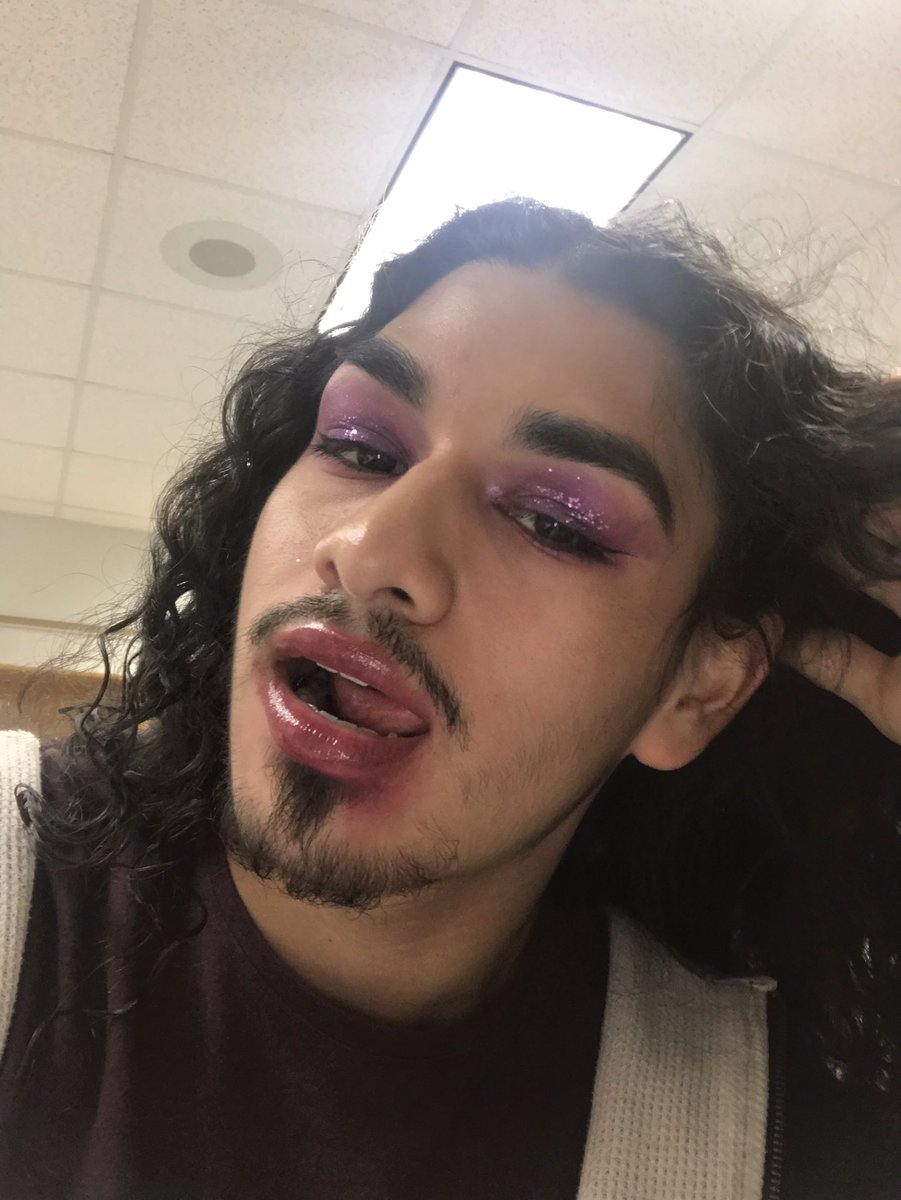 XuntXhrist's tweet photo. Paying tribute to a QUEEN for Meme day #FhsSpiritWeek #fhs2k19 #viral #darkside #mua https://t.co/bPvSy9DPSz