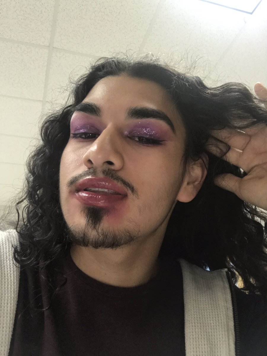 XuntXhrist's tweet photo. Paying tribute to a QUEEN for Meme day #FhsSpiritWeek #fhs2k19 #viral #darkside #mua https://t.co/bPvSy9DPSz