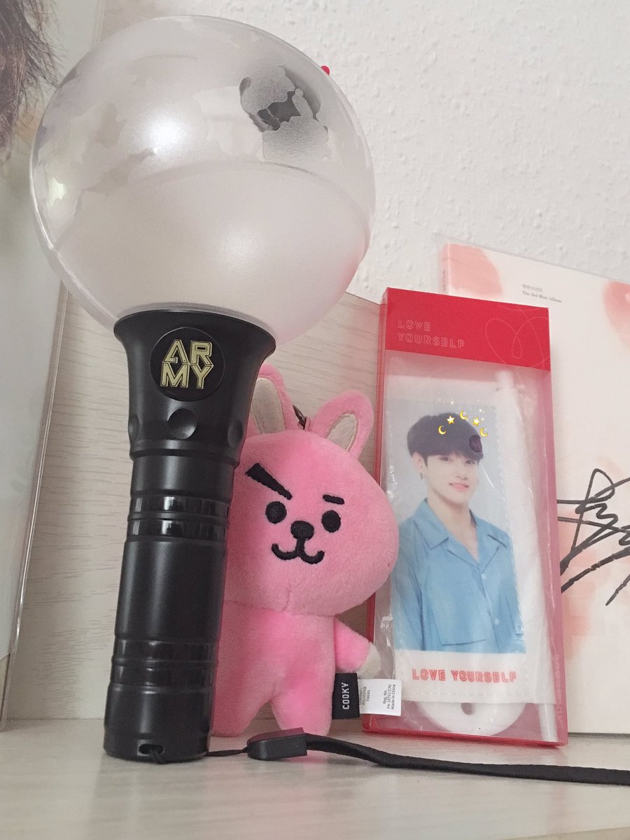qtcooky's tweet photo. I know nobody cares but I’m back >:( https://t.co/eViB45mJMX